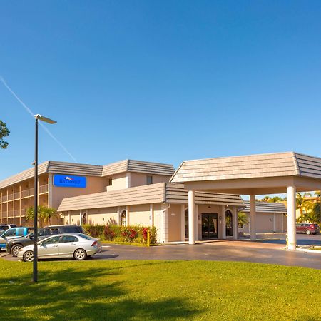 Baymont By Wyndham Bonita Springs Hotel Exterior photo