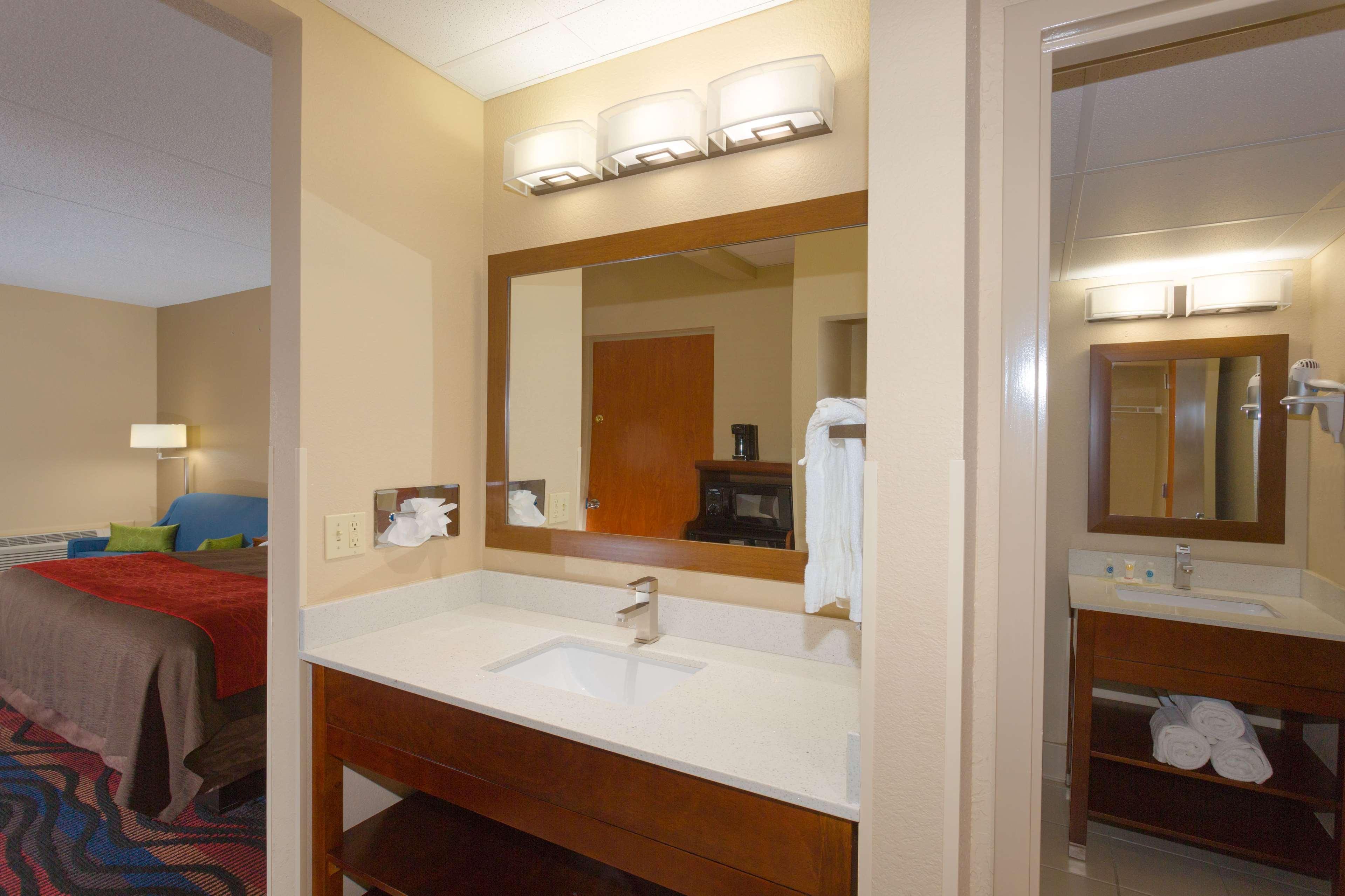 Baymont By Wyndham Bonita Springs Hotel Exterior photo