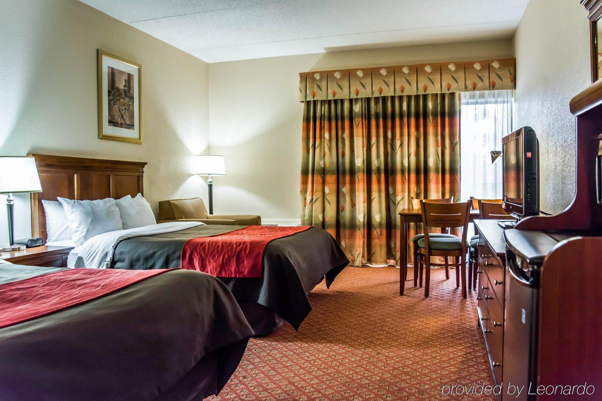 Baymont By Wyndham Bonita Springs Hotel Exterior photo