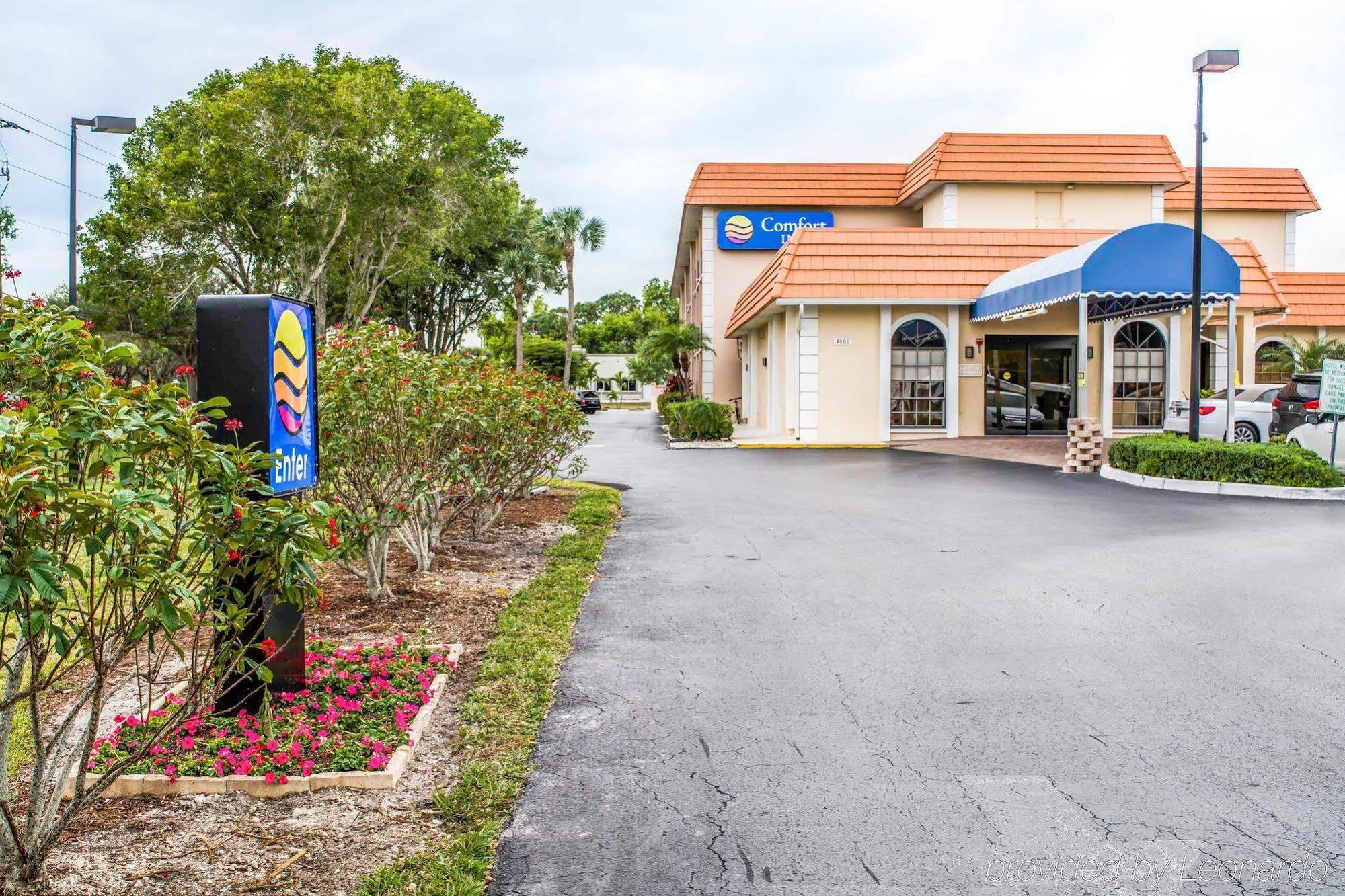 Baymont By Wyndham Bonita Springs Hotel Exterior photo
