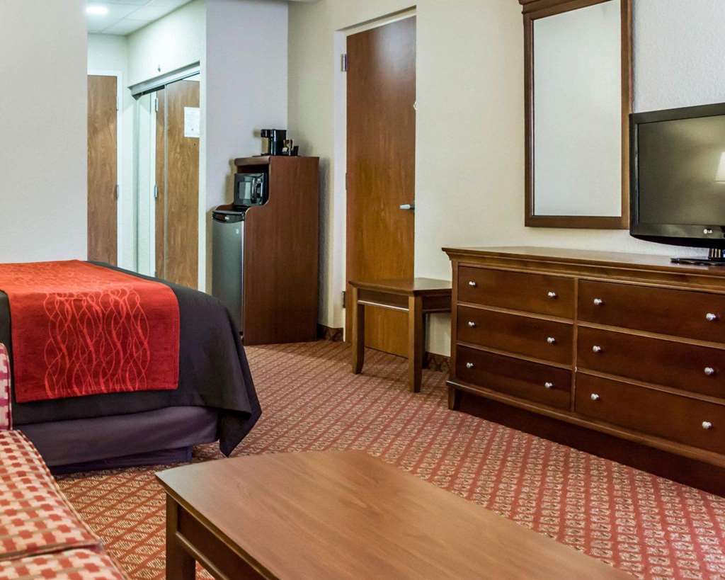 Baymont By Wyndham Bonita Springs Hotel Room photo