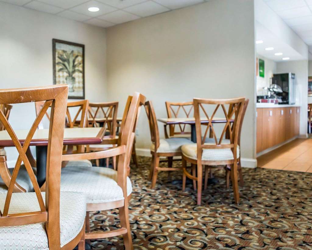 Baymont By Wyndham Bonita Springs Hotel Restaurant photo