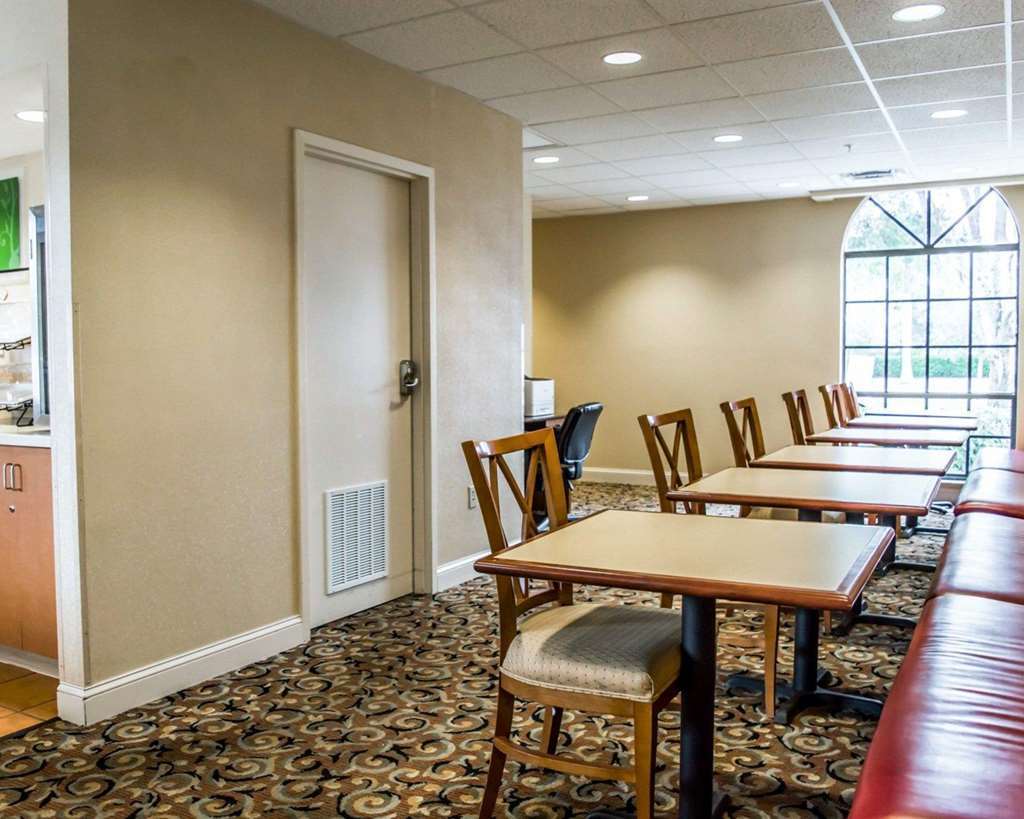 Baymont By Wyndham Bonita Springs Hotel Restaurant photo