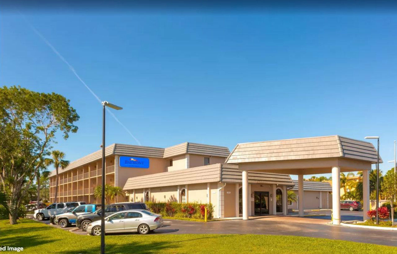 Baymont By Wyndham Bonita Springs Hotel Exterior photo