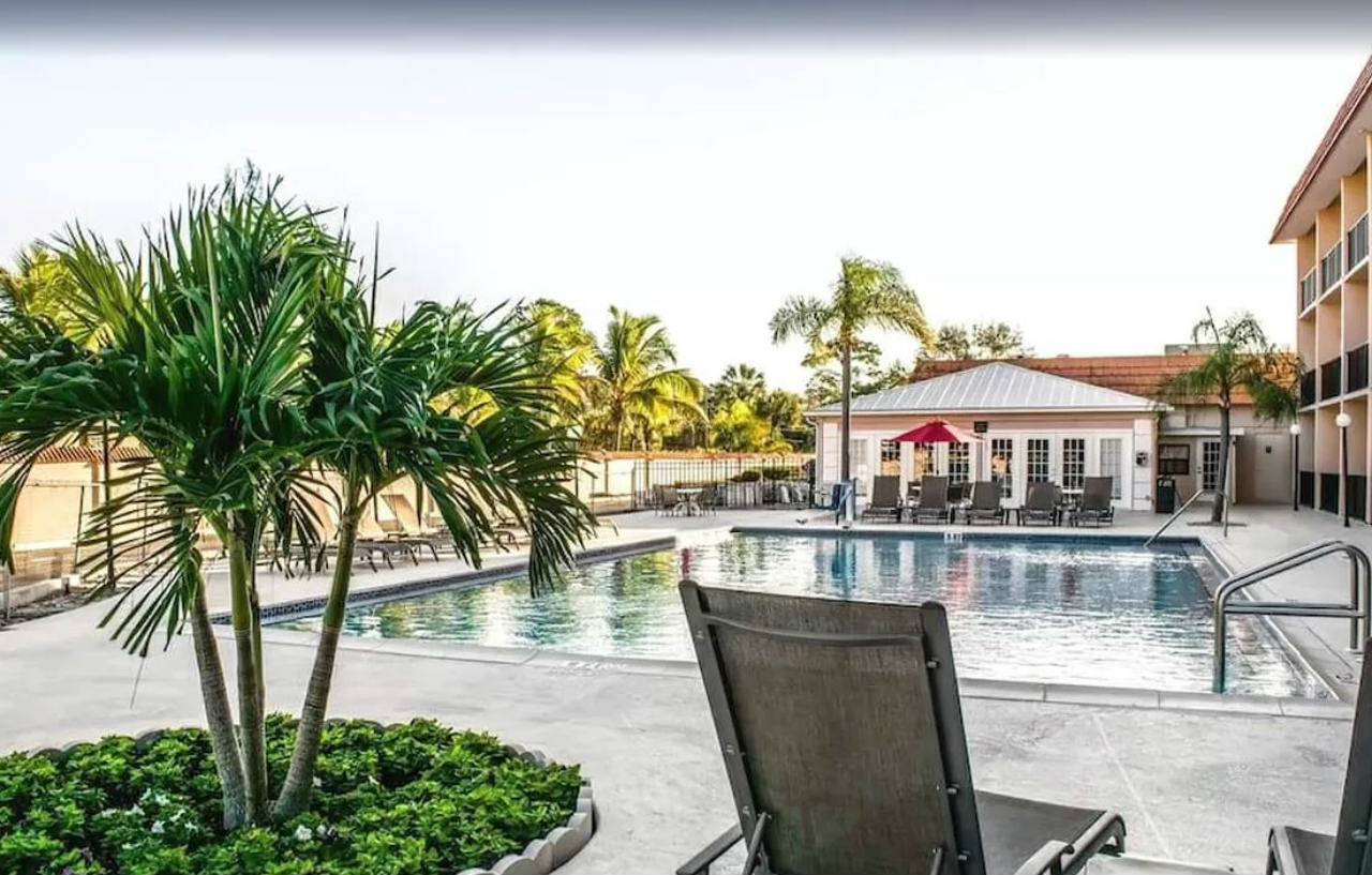 Baymont By Wyndham Bonita Springs Hotel Exterior photo