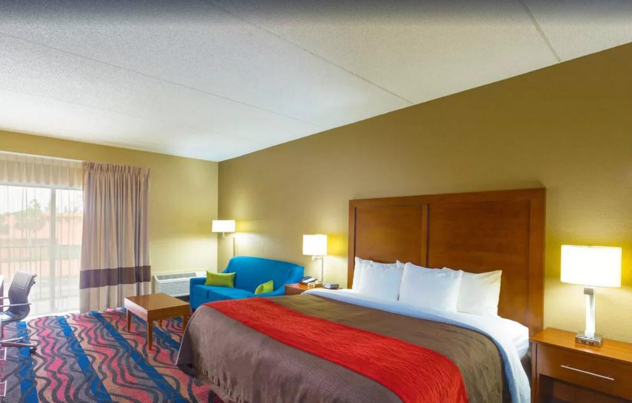 Baymont By Wyndham Bonita Springs Hotel Exterior photo